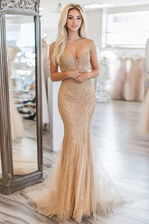 Glitzerndes Goldenes Trägerloses Etui Abendkleid mit Pailletten und Stickerei